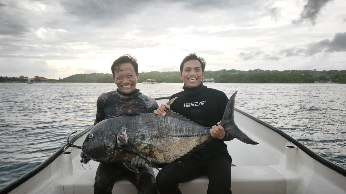 Jaya and crew with a huge Giant Trevally